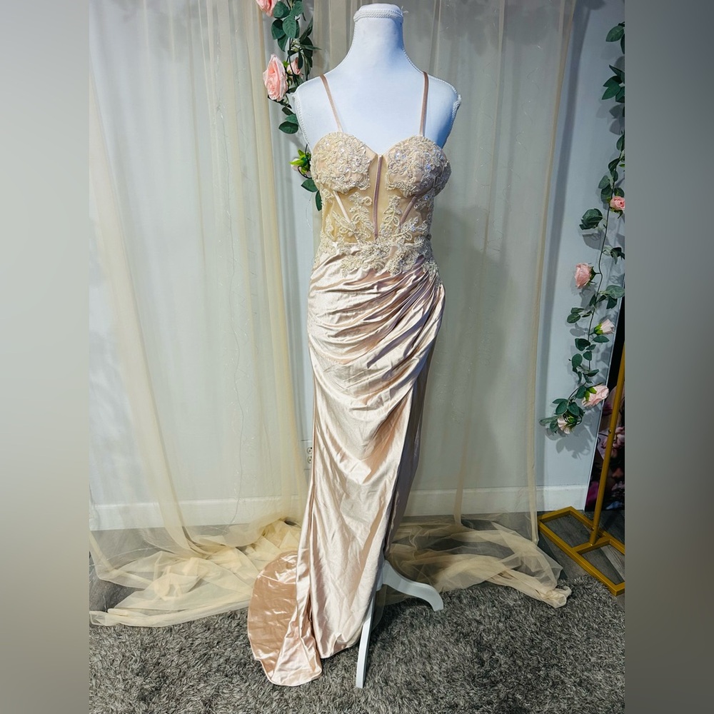 Elegant Lace Evening Gown